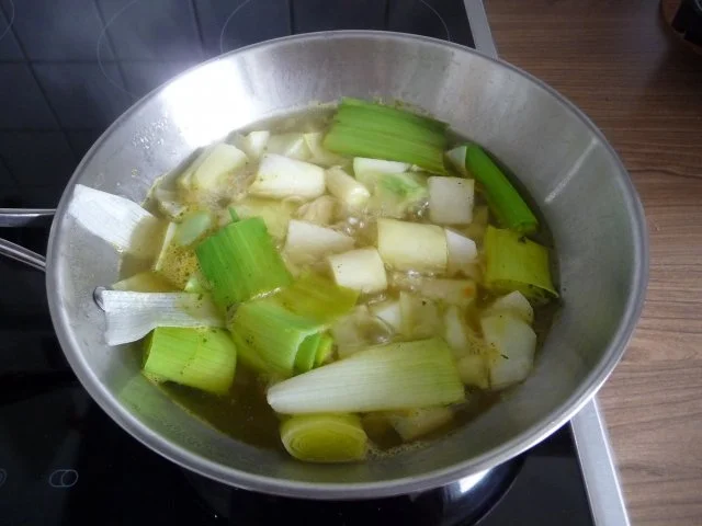 Suppen & Eintöpfe : Kohlrabi - Lauchsüppchen - Rezept - Bild Nr. 3