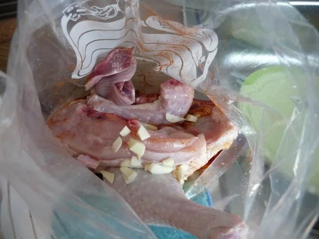 Rezept: Grillen : Knoblauchhähnchen aus dem Backofen mit Salat Bild Nr. 4 Grillen : Knoblauchhähnchen aus dem Backofen mit Salat - Rezept - Bild Nr. 4