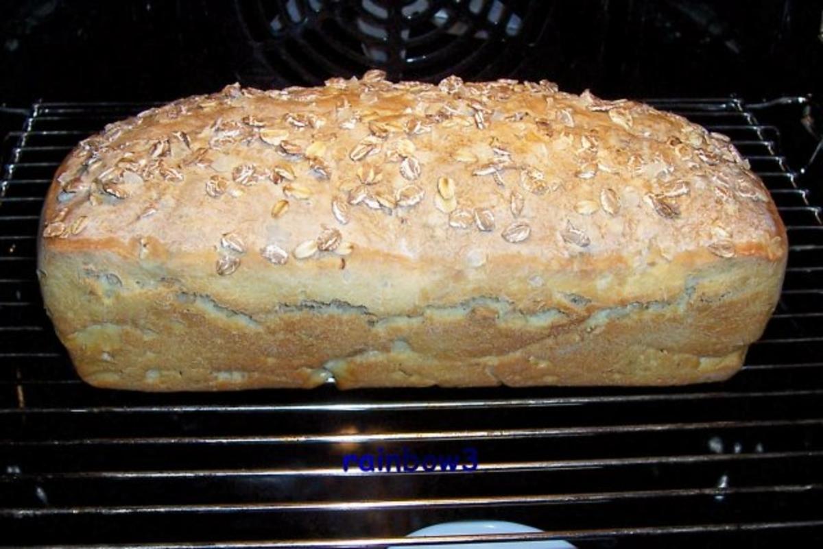 Backen: Toastbrot mit Mehrkornflocken - Rezept