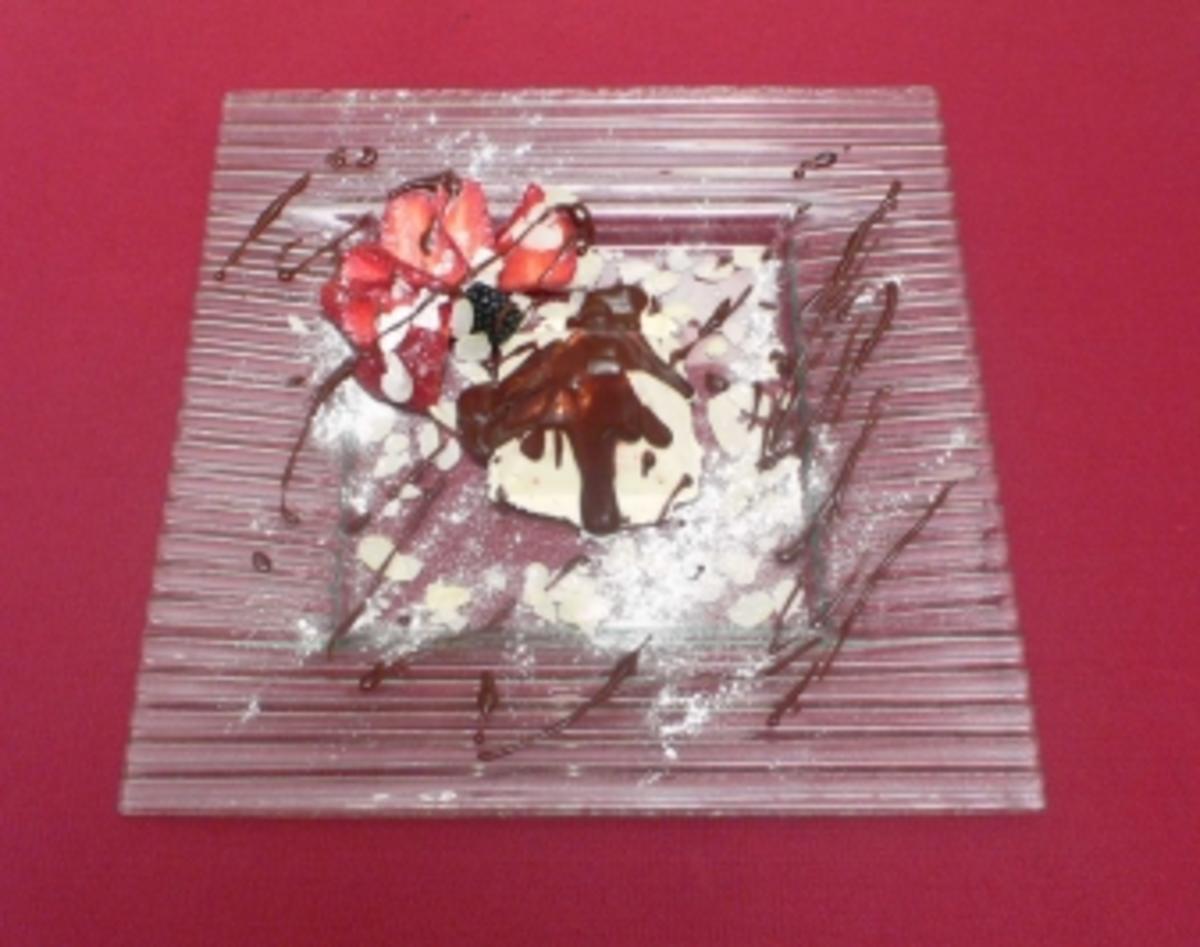 Mandelparfait mit Schokosoße - Rezept mit Bild - kochbar.de