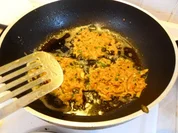 Kürbis-Reibekuchen mit Kräuterdip - Rezept