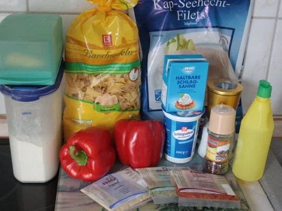 Rezept: Seehecht auf Paprika-Rahm-Pasta Bild Nr. 2 Seehecht auf Paprika-Rahm-Pasta - Rezept - Bild Nr. 2