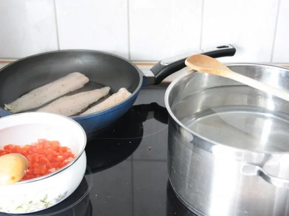 Rezept: Seehecht auf Paprika-Rahm-Pasta Bild Nr. 3 Seehecht auf Paprika-Rahm-Pasta - Rezept - Bild Nr. 3