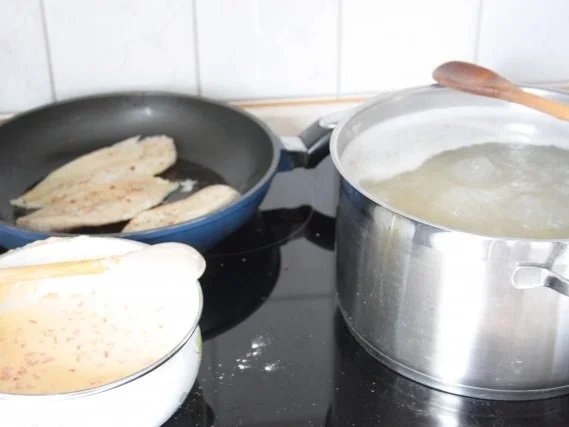 Rezept: Seehecht auf Paprika-Rahm-Pasta Bild Nr. 4 Seehecht auf Paprika-Rahm-Pasta - Rezept - Bild Nr. 4