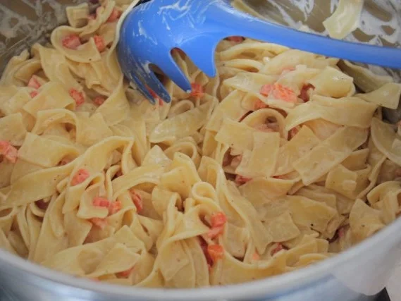 Rezept: Seehecht auf Paprika-Rahm-Pasta Bild Nr. 5 Seehecht auf Paprika-Rahm-Pasta - Rezept - Bild Nr. 5