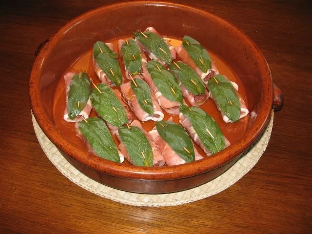 Schweinerückenröllchen mit Salbei im Baccus-Sud á la Elsido - Rezept - Bild Nr. 2