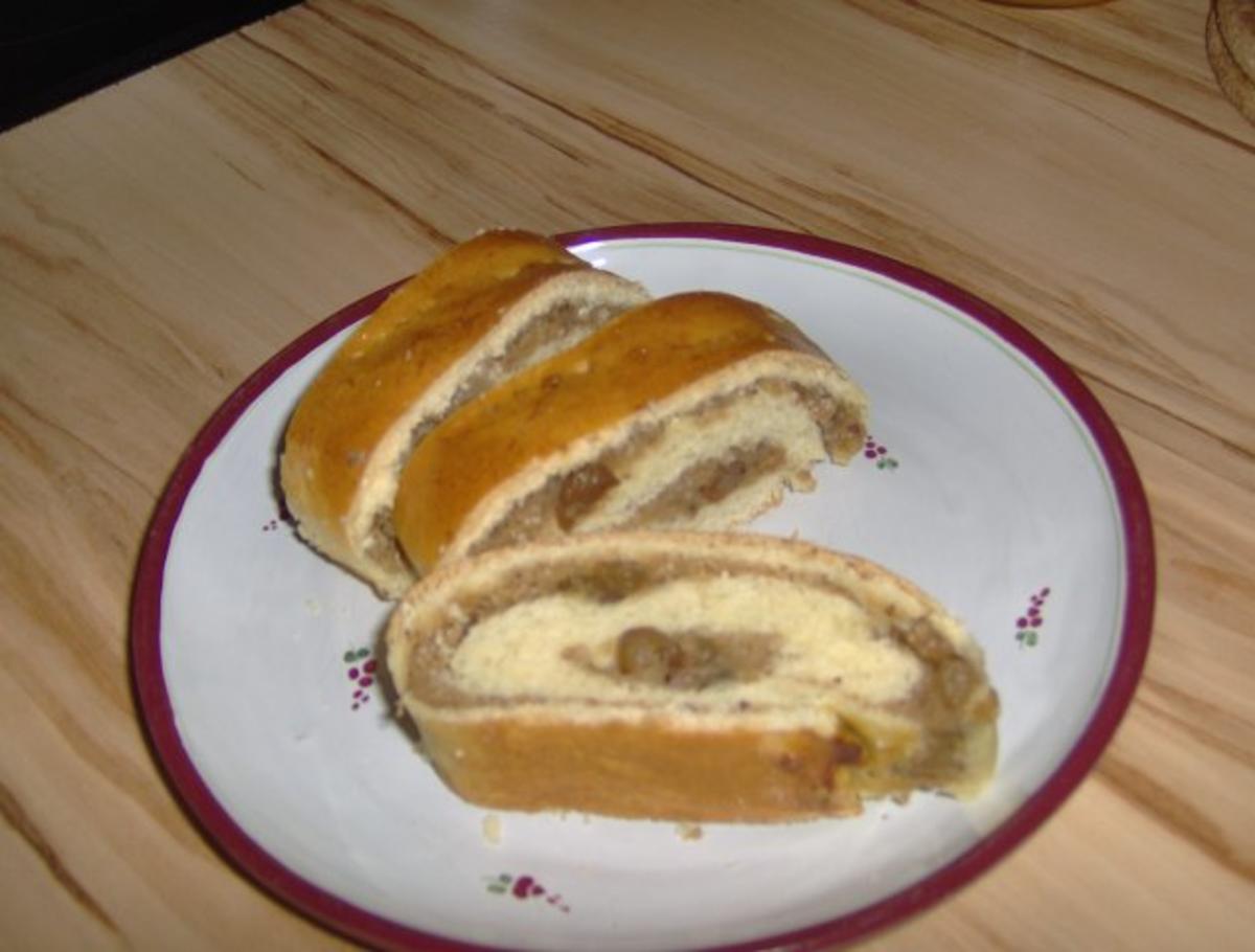 Nussstrudel aus Germteig - Rezept