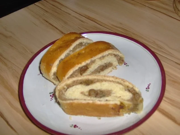 Nussstrudel aus Germteig - Rezept