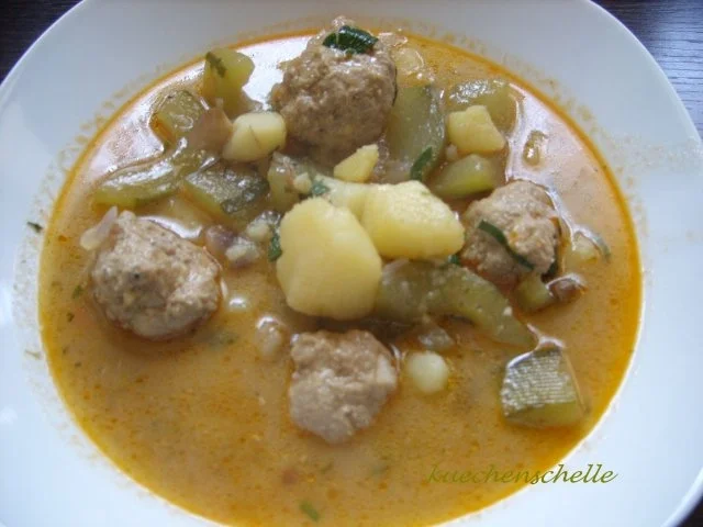 Rezept: Gurken-Kartoffel-Topf mit Hackklößchen Gurken-Kartoffel-Topf mit Hackklößchen - Rezept