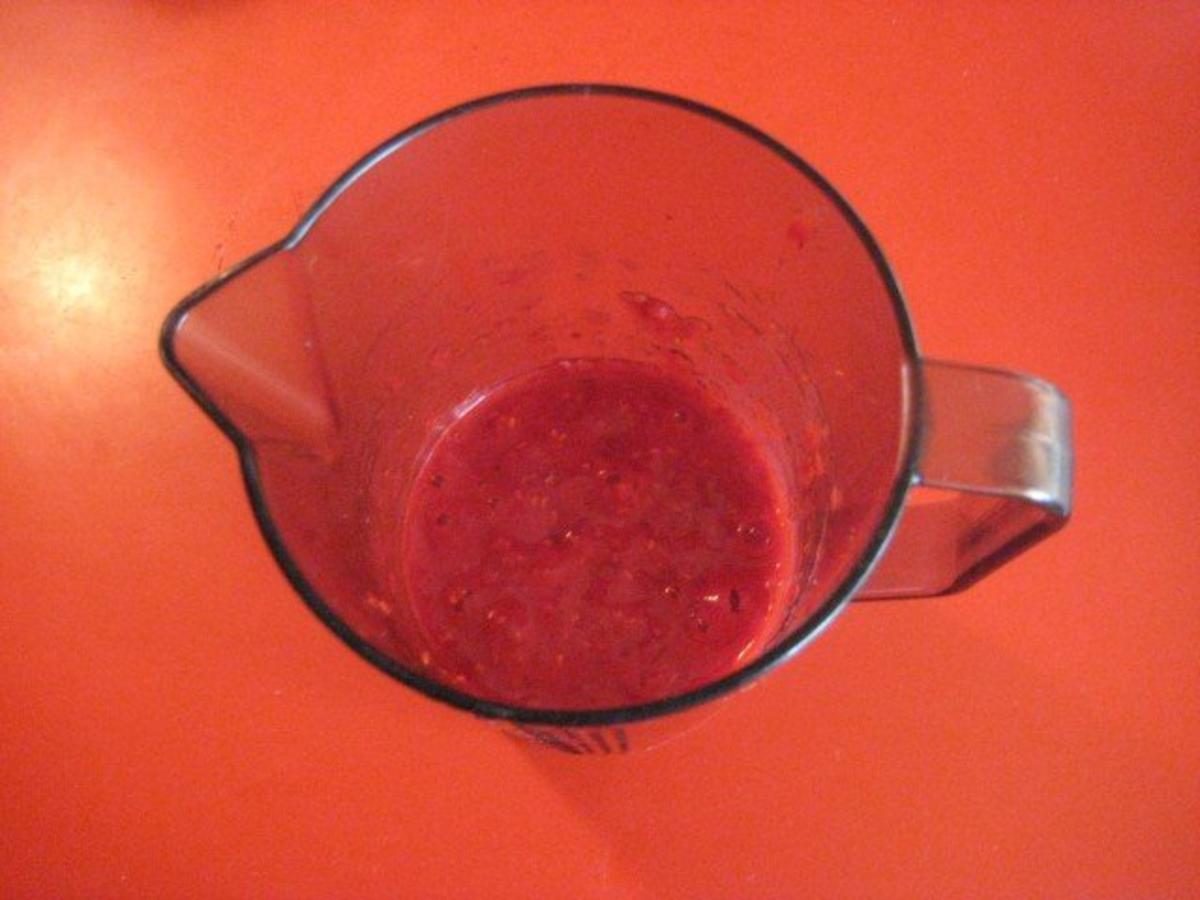 Vanillepudding mit Himbeermus und Schokoraspeln - schnell &amp; einfach ...