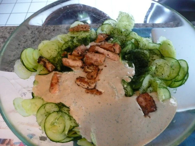 SALAT/ GURKENSALAT mit Fischstäbchen - Rezept