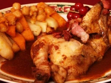 Geschmortes süßsaures Stubenküken mit Süßkartoffeln und weißen Rübchen - Rezept