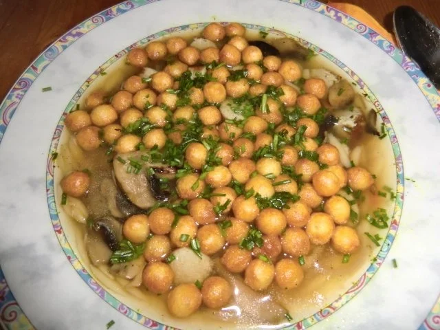 Champignon-Reisnudelsuppe mit Würstchen - Rezept - Bild Nr. 2