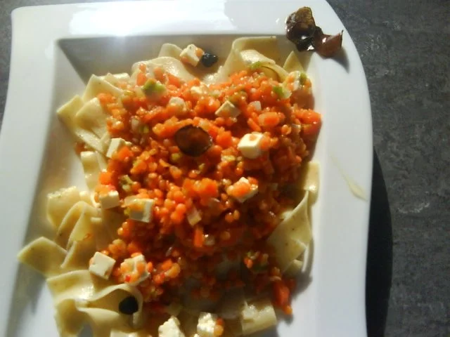 rote Linsen mit Feta und getrüffelten Nudeln - Rezept