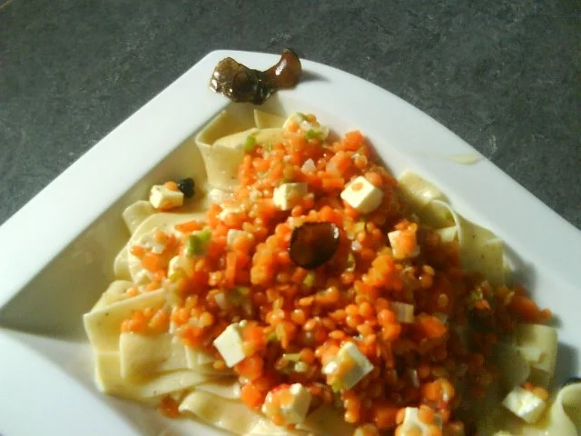 rote Linsen mit Feta und getrüffelten Nudeln - Rezept - Bild Nr. 2