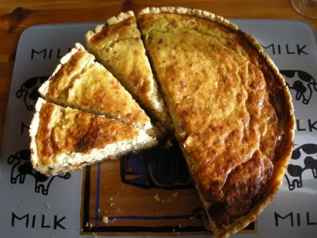 Rezept: Hoher Zwiebelkuchen alla Stella Bild Nr. 2 Hoher Zwiebelkuchen alla Stella - Rezept - Bild Nr. 2