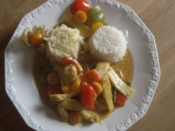 Hähnchen badet in Kokosmilchbad.......... mit Physalis - Rezept - Bild Nr. 2