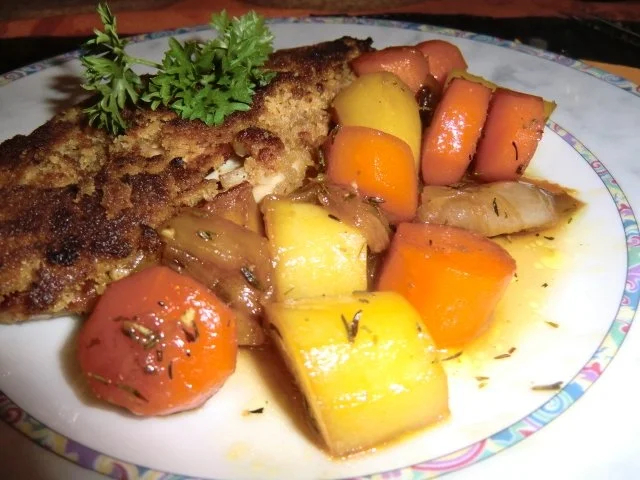 Ofenschnitzel unter einer Senfkruste mit Balsamico-Gemüse - Rezept