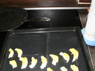 Rezept: Schafskäse-Blätterteighörnchen Bild Nr. 3 Schafskäse-Blätterteighörnchen - Rezept - Bild Nr. 3