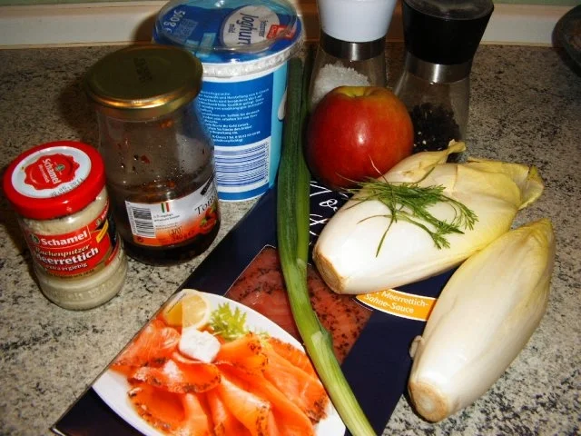 Rezept: Chicoree-Lachs-Salat Bild Nr. 2 Chicoree-Lachs-Salat - Rezept - Bild Nr. 2