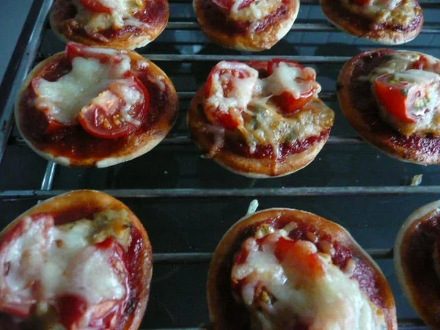 PIZZA / MINIPIZZEN - Variationen - Rezept - Bild Nr. 6
