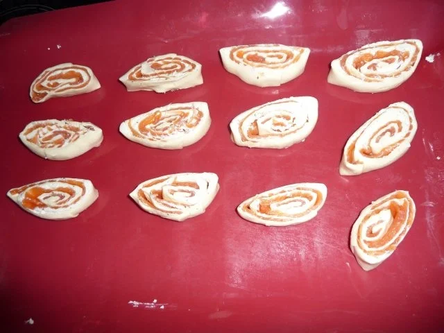 Rezept: Blätterteigrolle mit Lachs Bild Nr. 2 Blätterteigrolle mit Lachs - Rezept - Bild Nr. 2