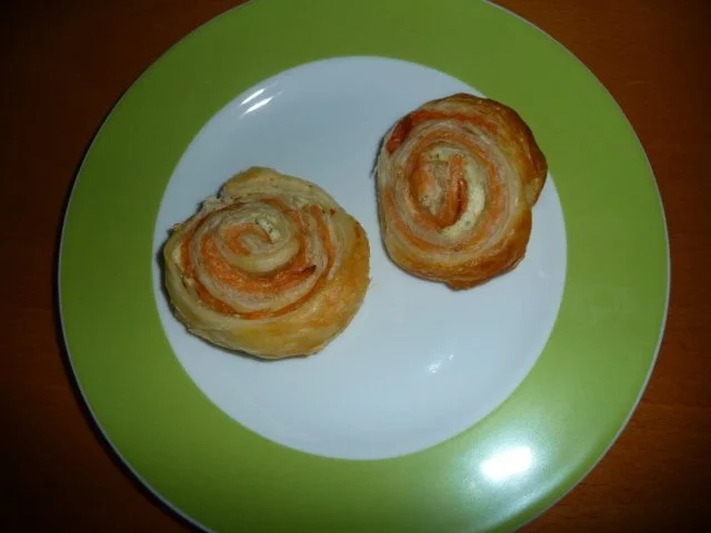 Rezept: Blätterteigrolle mit Lachs Blätterteigrolle mit Lachs - Rezept