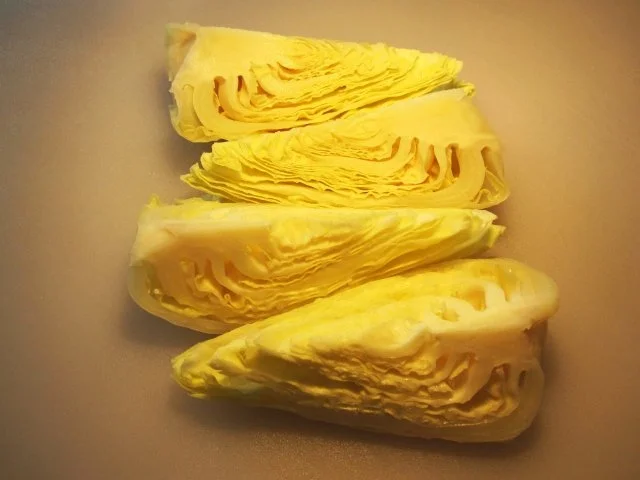 Spitzkohl-Herz im Zwiebelbett - Rezept - Bild Nr. 2