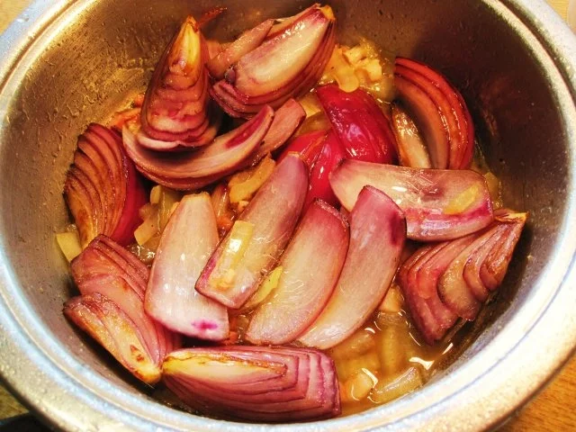 Spitzkohl-Herz im Zwiebelbett - Rezept - Bild Nr. 5