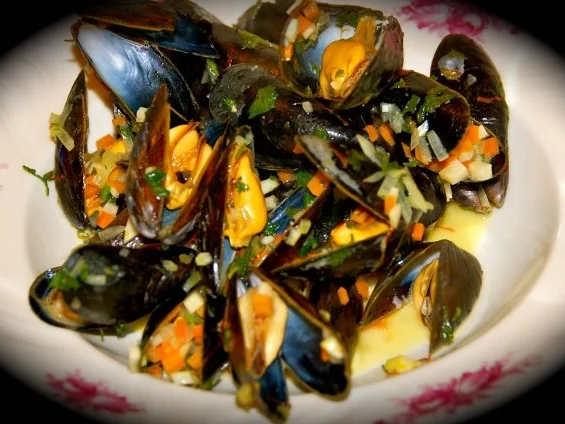 MIESMUSCHELN MIT WURZELGEMÜSE IM SAFRAN - SAHNE SUD - Rezept - Bild Nr. 5