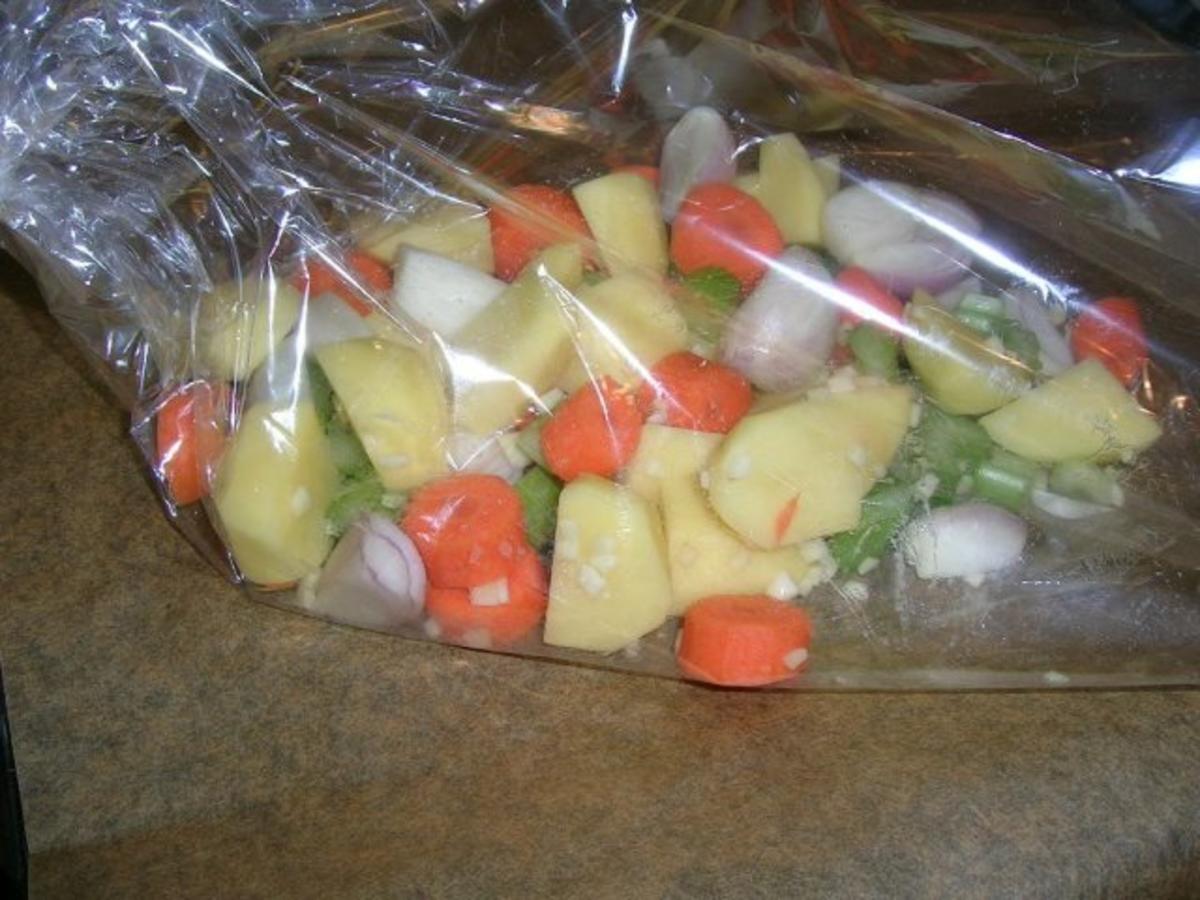 Hähnchen (knusprig)aus dem Bratschlauch mit viel leckerem Gemüse (lecker und kalorienarm) - Rezept - Bild Nr. 11
