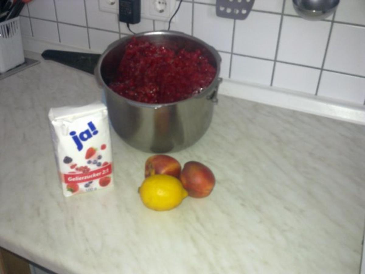 Rote-Johannisbeer-Aprikosen-Gelee - Rezept - kochbar.de