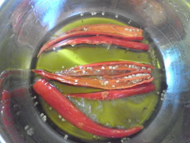 Rezept: Chili - Öl Bild Nr. 4 Chili - Öl - Rezept - Bild Nr. 4