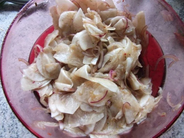 Radi-Salat mit Rote Zwiebeln Dieter´s Art - Rezept