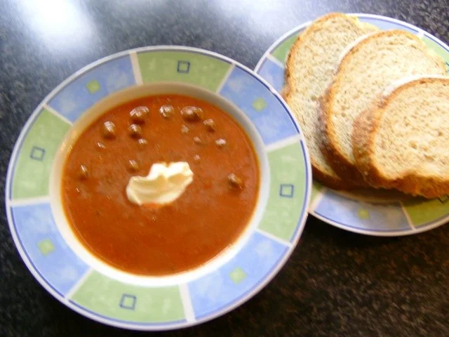 Rezept: PERLEN VOM HACK im roten "Meer" PERLEN VOM HACK im roten "Meer" - Rezept