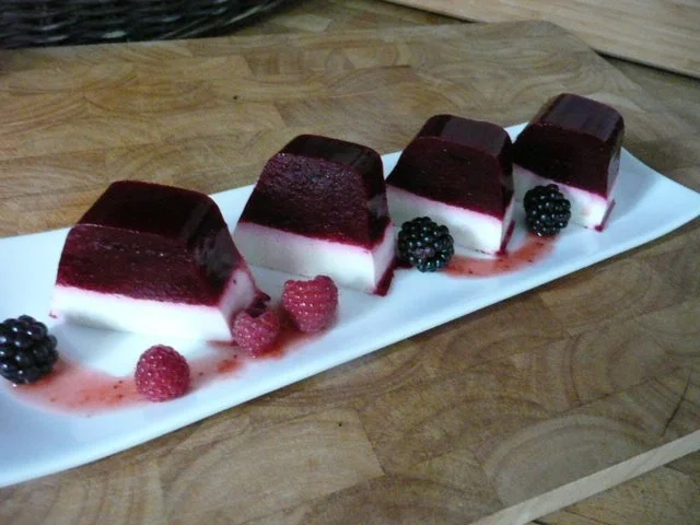 DESSERT /HIMBEER-BROMBEER-JOGHURT-TERRINE - Rezept - Bild Nr. 7