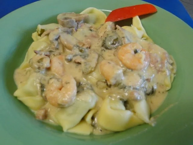 Spinat-Ricotta-Tortelloni in Kräuter-Sahnesauce - Rezept