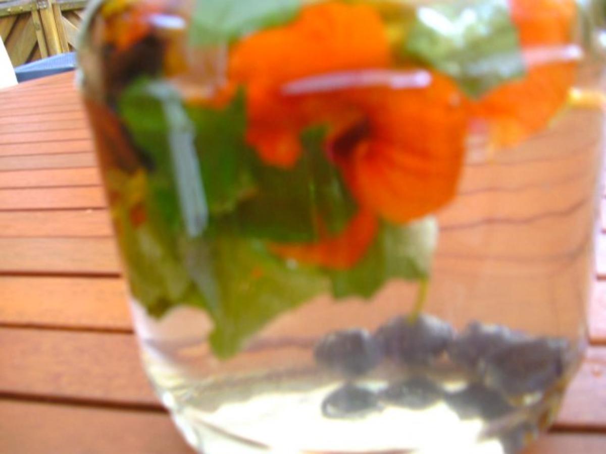 Blütenessig aus Kapuzinerkresse - Rezept