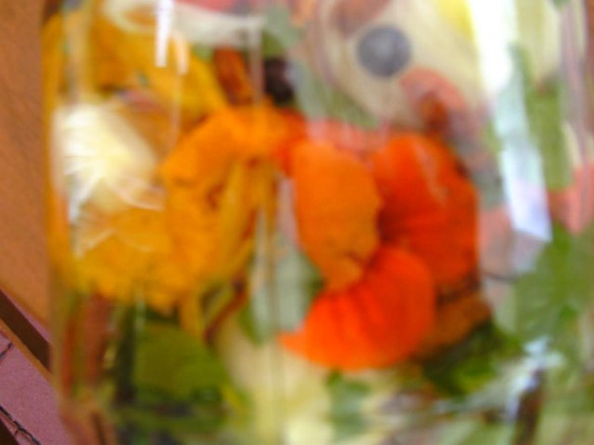 Blütenessig aus Kapuzinerkresse - Rezept - Bild Nr. 6