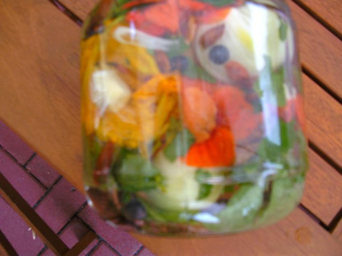 Blütenessig aus Kapuzinerkresse - Rezept - Bild Nr. 7