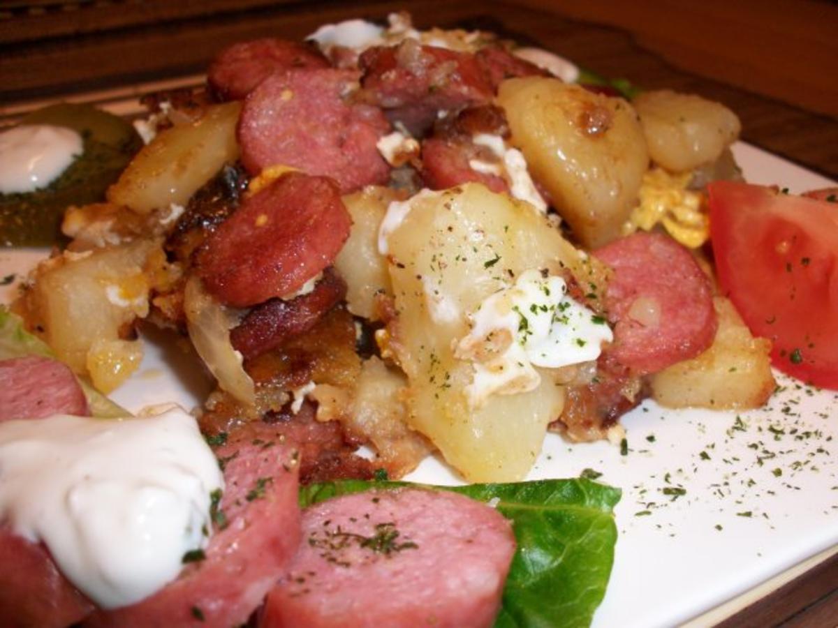 Deftige Bauernpfanne mit gestocktem Ei - einfach - 168 kcal/100g