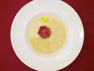 Rezept: Curry-Zitronengras-Süppchen mit gebackener Jakobsmuschel Curry-Zitronengras-Süppchen mit gebackener Jakobsmuschel - Rezept