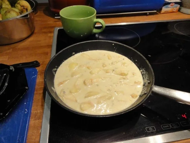 Birnen in würziger Käsesoße an Blattspinat - Rezept - Bild Nr. 2