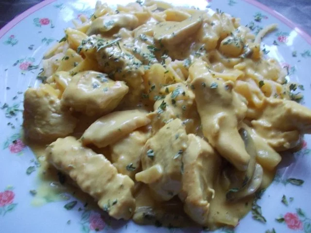 Rezept: Putengeschnezeltes mit Ananas und Pilzen Bild Nr. 2 Putengeschnezeltes mit Ananas und Pilzen - Rezept - Bild Nr. 2