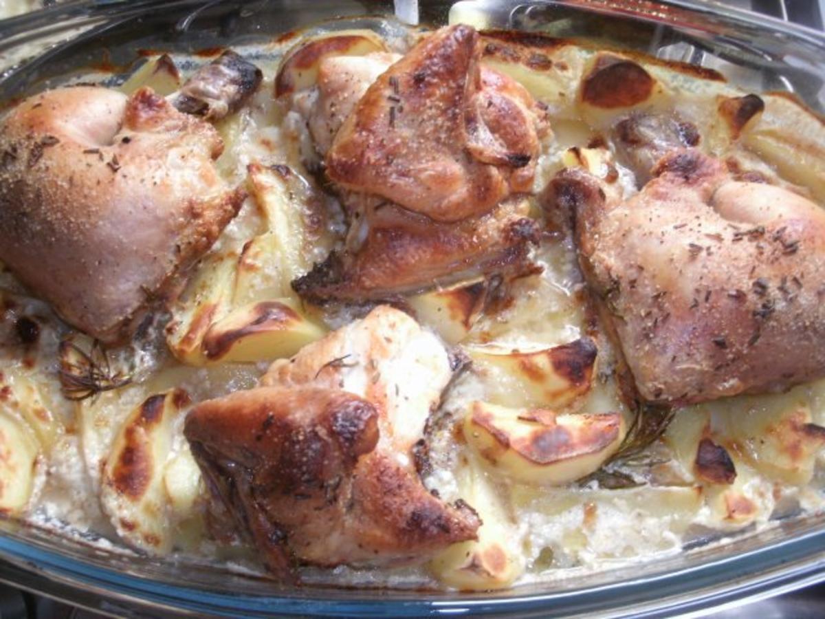 Hähnchen auf Rosmarin-Sahnekartoffeln mit Weißwein - Rezept