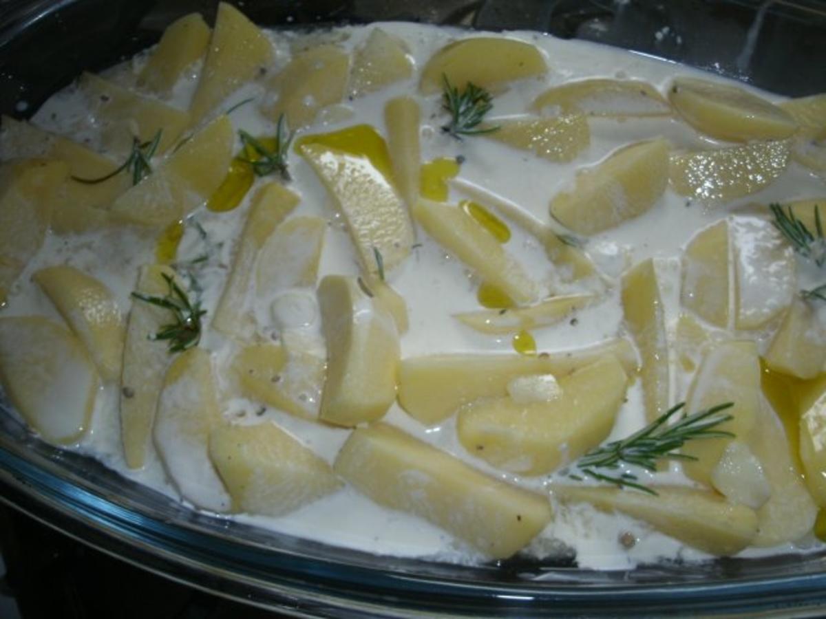 Hähnchen auf Rosmarin-Sahnekartoffeln mit Weißwein - Rezept - Bild Nr. 4