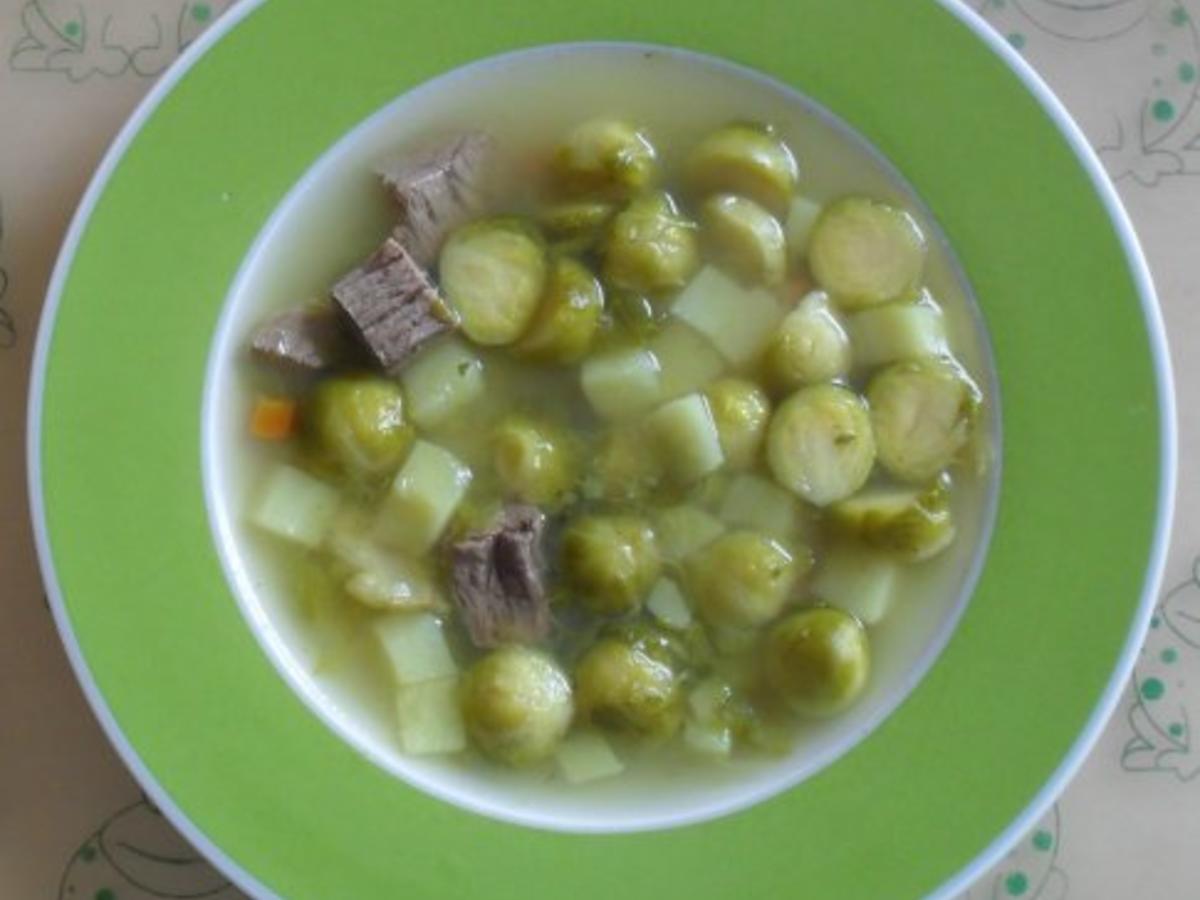 Rosenkohlsuppe mit Wasser und Suppenfleisch Rind - Rezept mit Bild ...