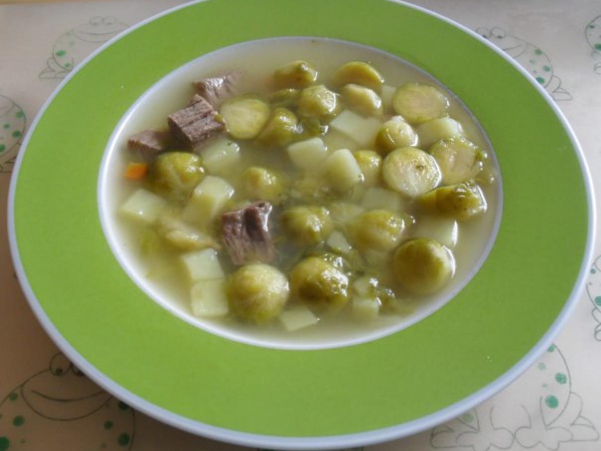 Rosenkohlsuppe mit Wasser und Suppenfleisch Rind - Rezept mit Bild ...