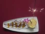 Mango-Lassi mit Minze auf Orangenfilets mit Chili-Schokolade - Rezept