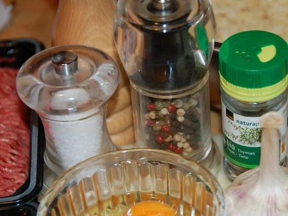 BASLER FLEISCHKIECHLI   /   Basler Fleischküchlein - Rezept - Bild Nr. 3